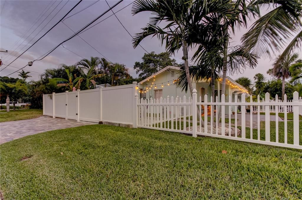 For Rent: $4,400 (2 beds, 2 baths, 1154 Square Feet)