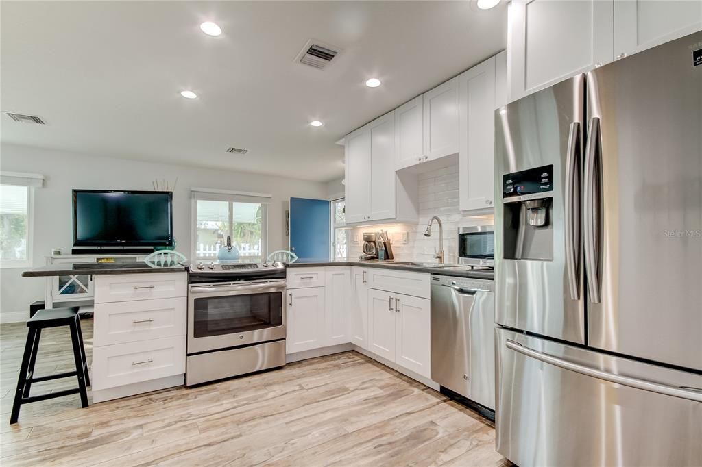 For Rent: $4,400 (2 beds, 2 baths, 1154 Square Feet)