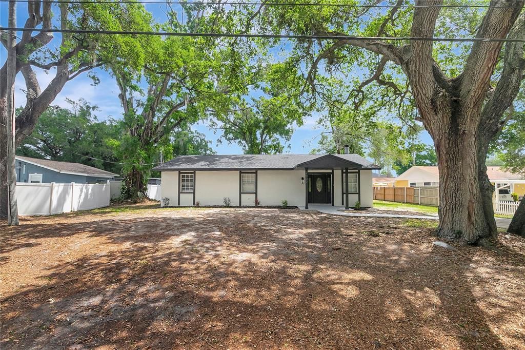 Activo con contrato: $374,900 (4 camas, 2 baños, 1513 Pies cuadrados)