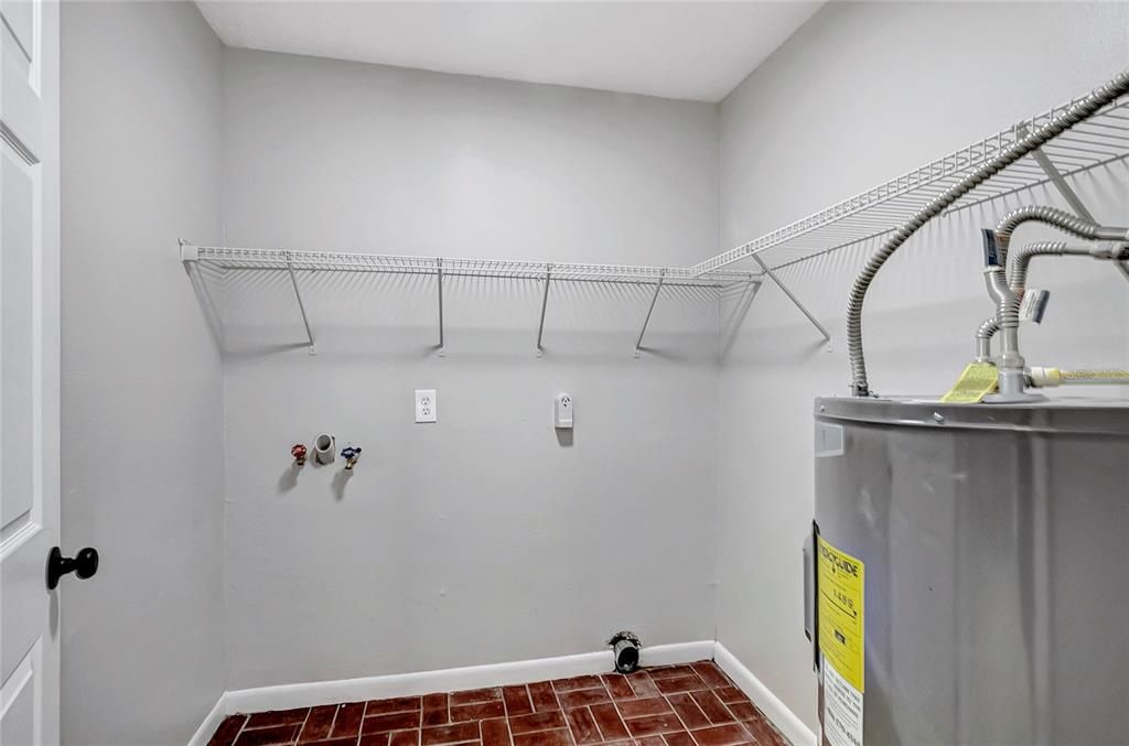 Activo con contrato: $374,900 (4 camas, 2 baños, 1513 Pies cuadrados)