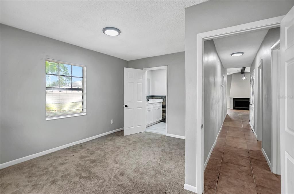 Activo con contrato: $374,900 (4 camas, 2 baños, 1513 Pies cuadrados)