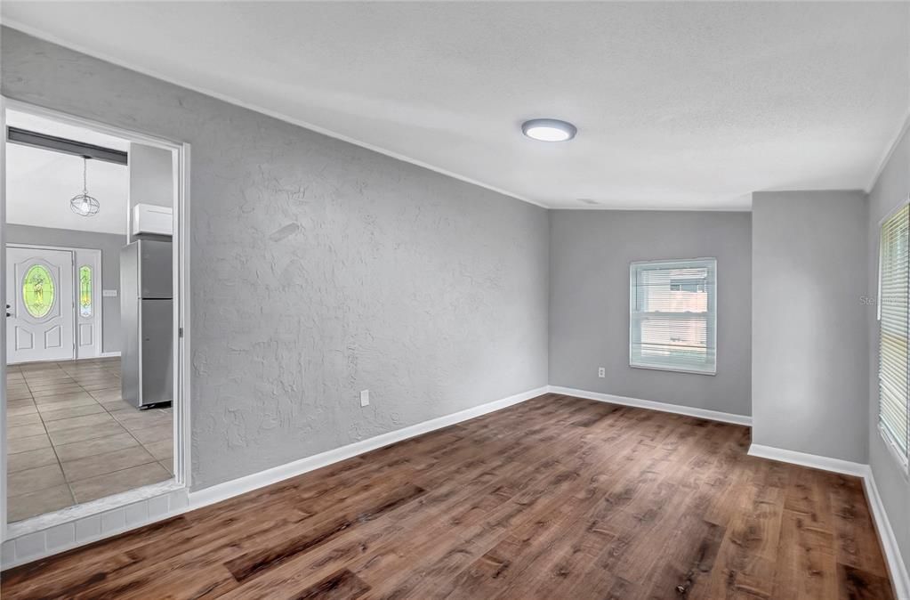 Activo con contrato: $374,900 (4 camas, 2 baños, 1513 Pies cuadrados)