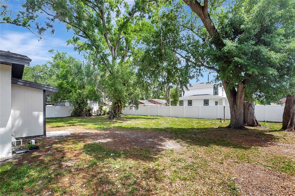 Activo con contrato: $374,900 (4 camas, 2 baños, 1513 Pies cuadrados)