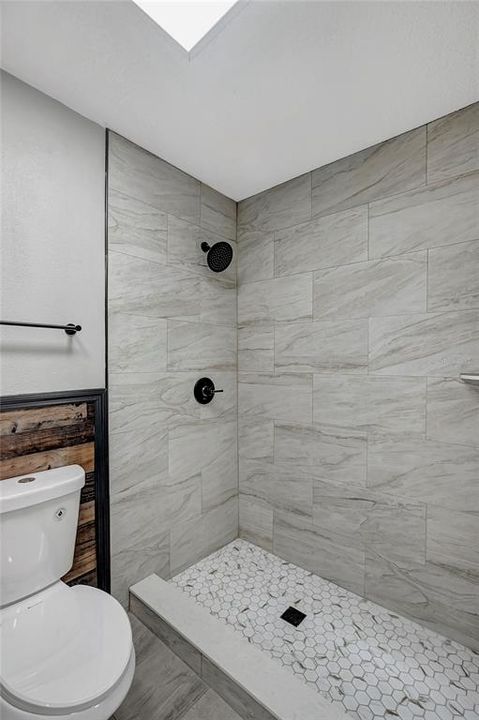 Activo con contrato: $374,900 (4 camas, 2 baños, 1513 Pies cuadrados)