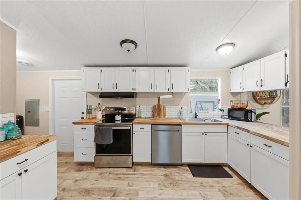 Activo con contrato: $230,000 (4 camas, 2 baños, 1440 Pies cuadrados)