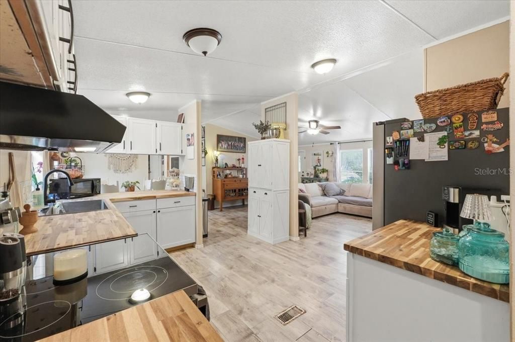 Activo con contrato: $230,000 (4 camas, 2 baños, 1440 Pies cuadrados)