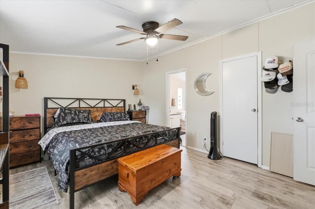 Activo con contrato: $230,000 (4 camas, 2 baños, 1440 Pies cuadrados)