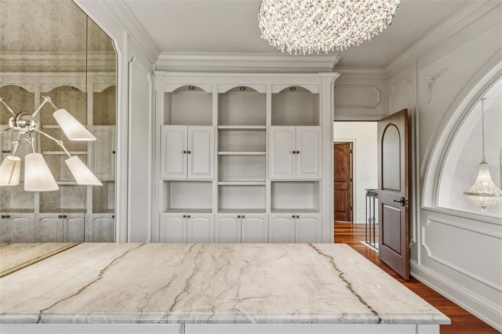 Activo con contrato: $1,450,000 (5 camas, 3 baños, 4215 Pies cuadrados)