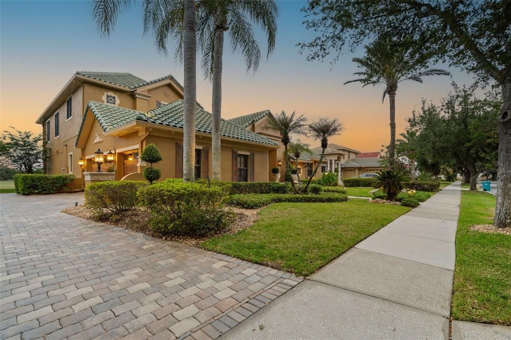 Activo con contrato: $1,450,000 (5 camas, 3 baños, 4215 Pies cuadrados)