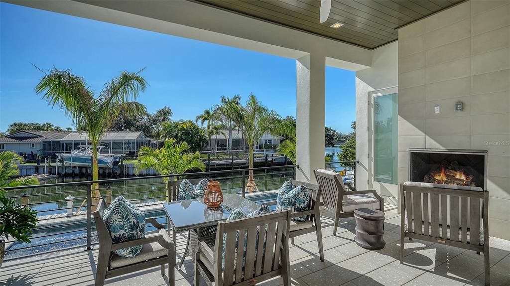 En Venta: $4,649,900 (5 camas, 4 baños, 4132 Pies cuadrados)