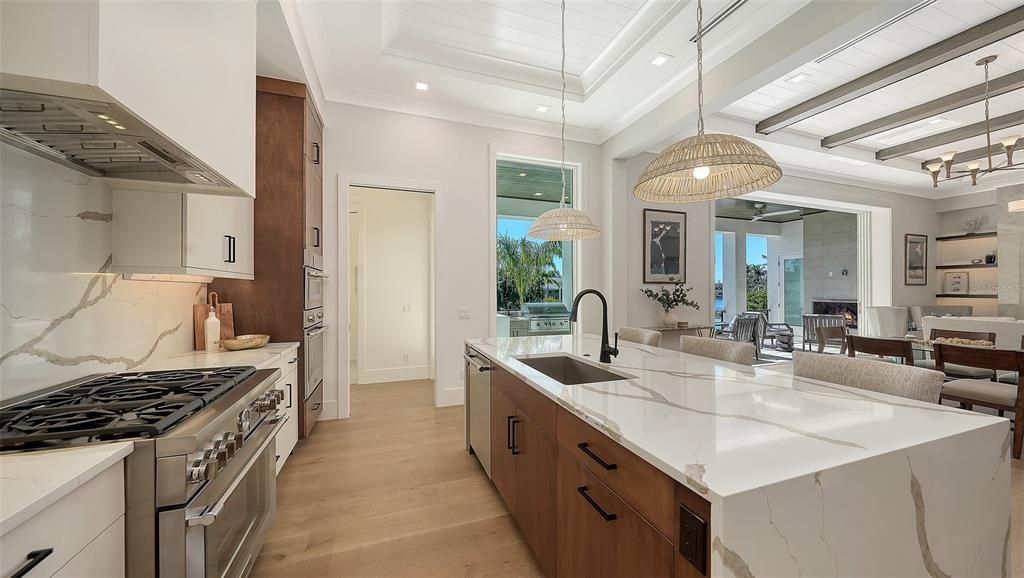 En Venta: $4,649,900 (5 camas, 4 baños, 4132 Pies cuadrados)