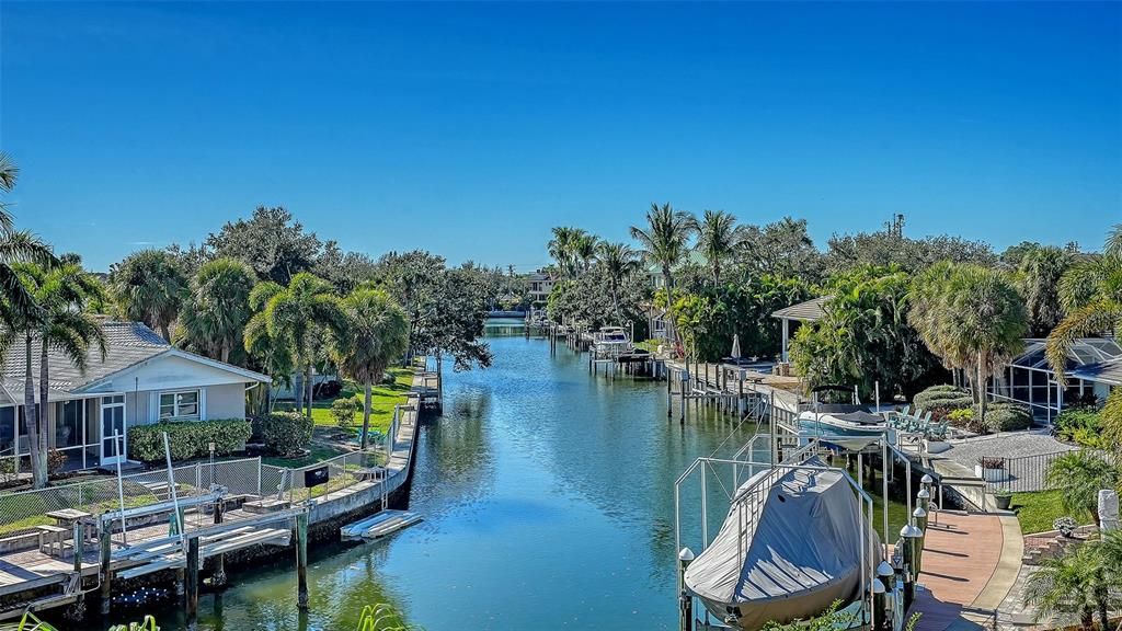 En Venta: $4,649,900 (5 camas, 4 baños, 4132 Pies cuadrados)