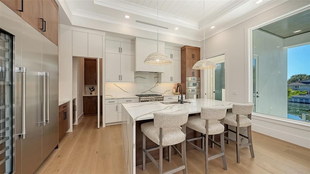 En Venta: $4,649,900 (5 camas, 4 baños, 4132 Pies cuadrados)