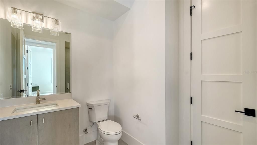 En Venta: $4,649,900 (5 camas, 4 baños, 4132 Pies cuadrados)