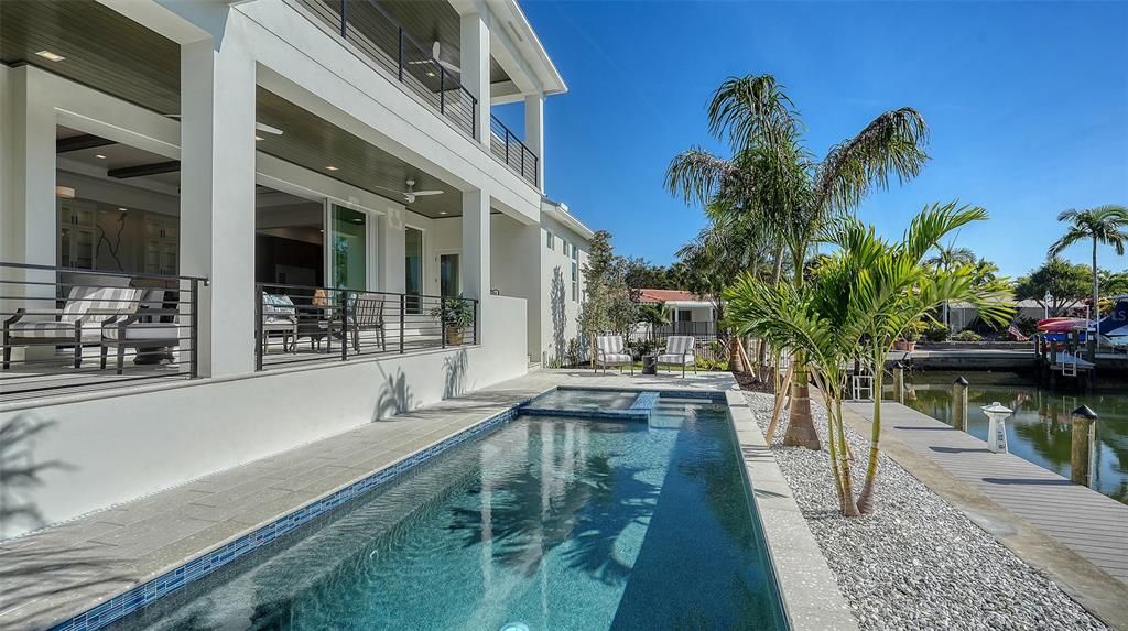 En Venta: $4,649,900 (5 camas, 4 baños, 4132 Pies cuadrados)