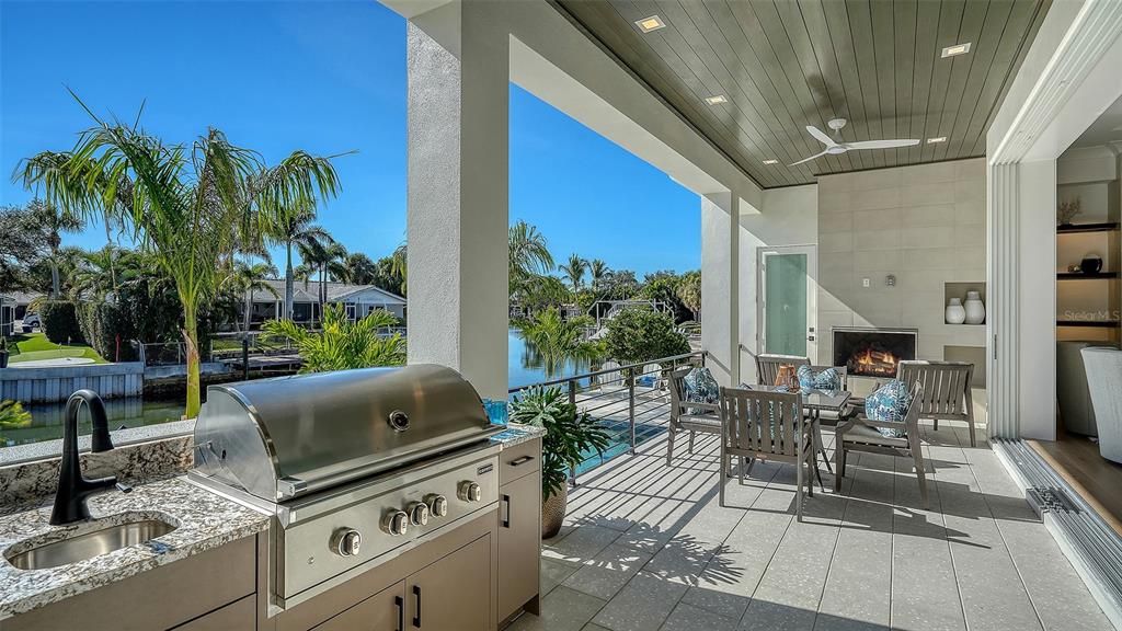 En Venta: $4,649,900 (5 camas, 4 baños, 4132 Pies cuadrados)