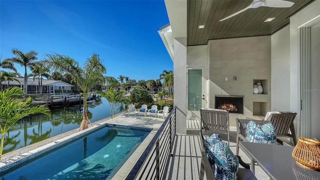 En Venta: $4,649,900 (5 camas, 4 baños, 4132 Pies cuadrados)