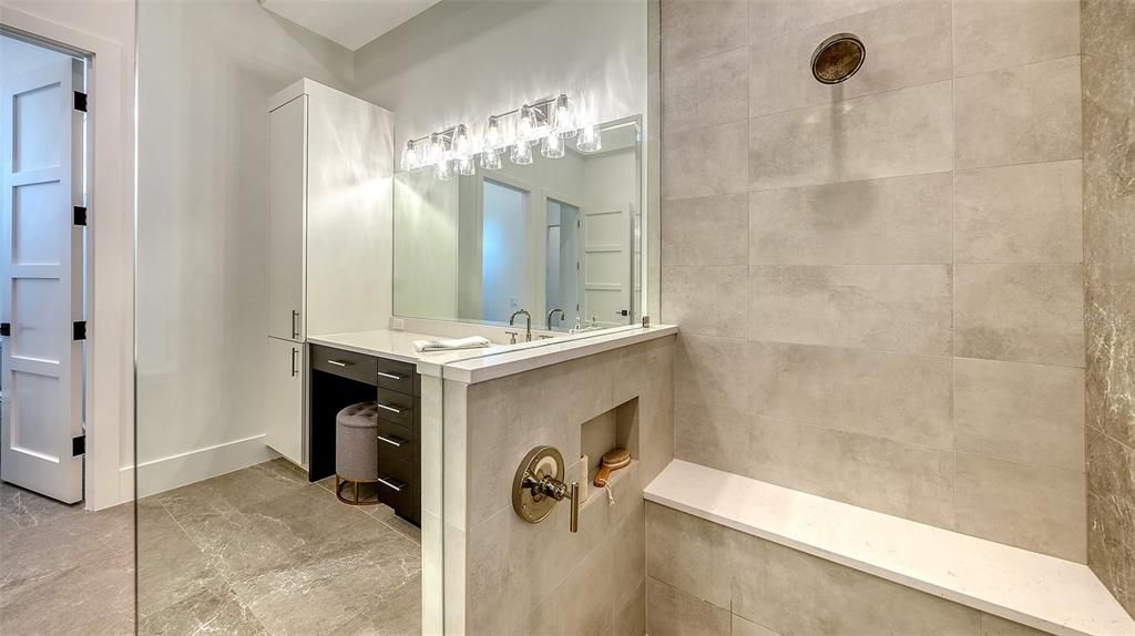 En Venta: $4,649,900 (5 camas, 4 baños, 4132 Pies cuadrados)