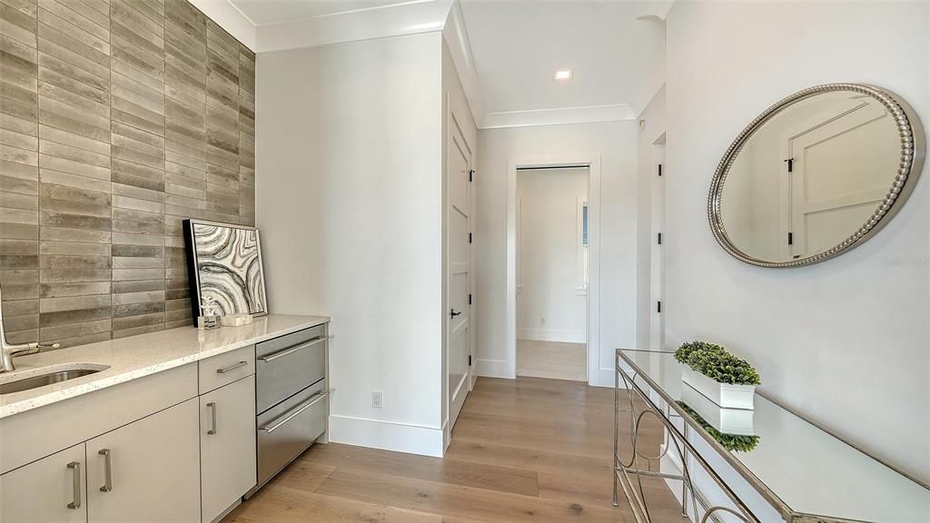 En Venta: $4,649,900 (5 camas, 4 baños, 4132 Pies cuadrados)