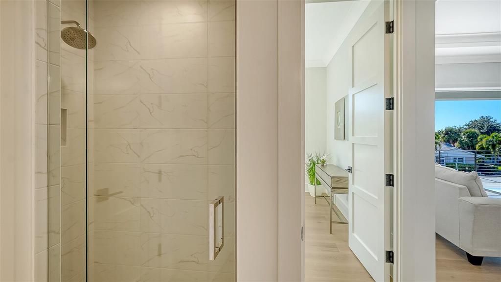 En Venta: $4,649,900 (5 camas, 4 baños, 4132 Pies cuadrados)