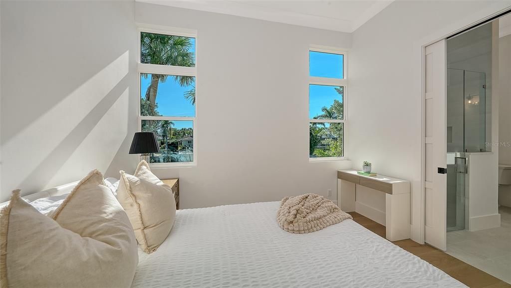En Venta: $4,649,900 (5 camas, 4 baños, 4132 Pies cuadrados)