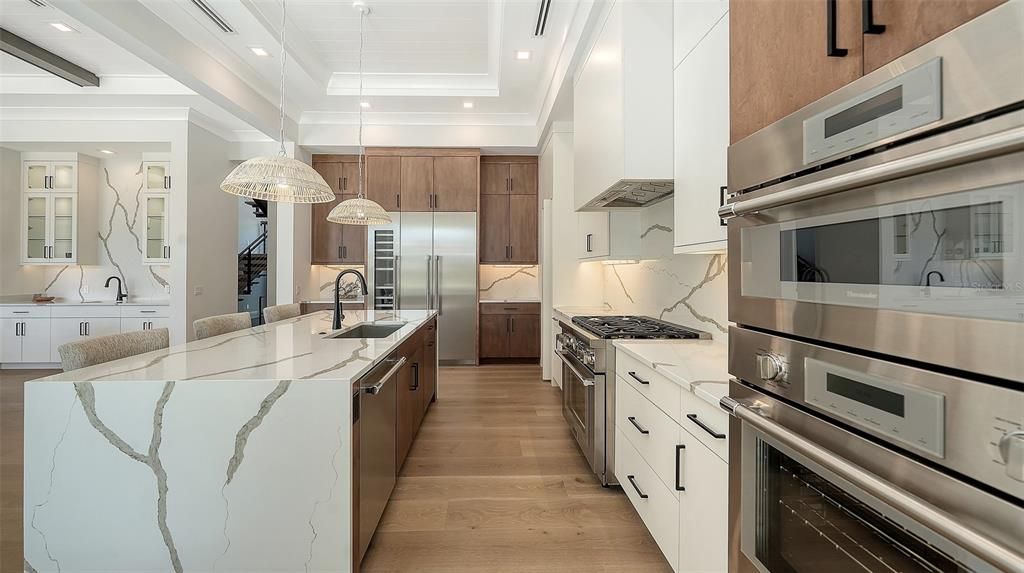 En Venta: $4,649,900 (5 camas, 4 baños, 4132 Pies cuadrados)