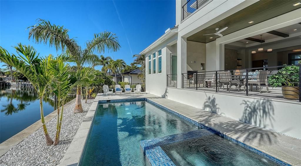 En Venta: $4,649,900 (5 camas, 4 baños, 4132 Pies cuadrados)