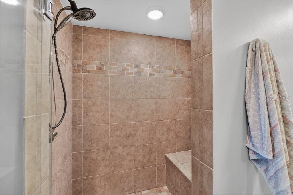 En Venta: $879,000 (3 camas, 2 baños, 1624 Pies cuadrados)
