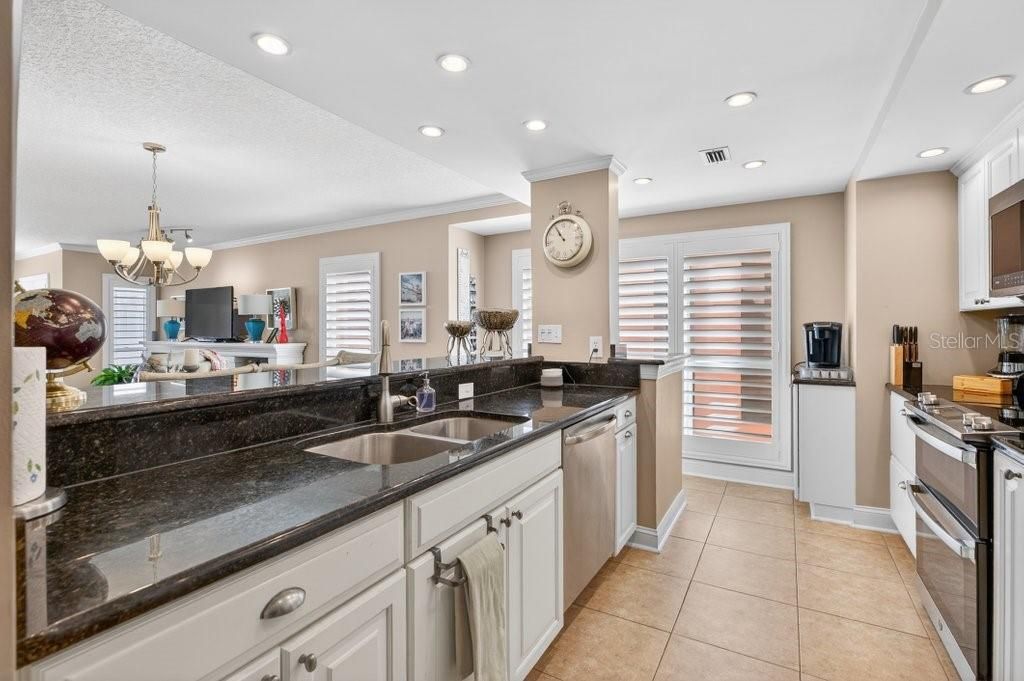 En Venta: $879,000 (3 camas, 2 baños, 1624 Pies cuadrados)