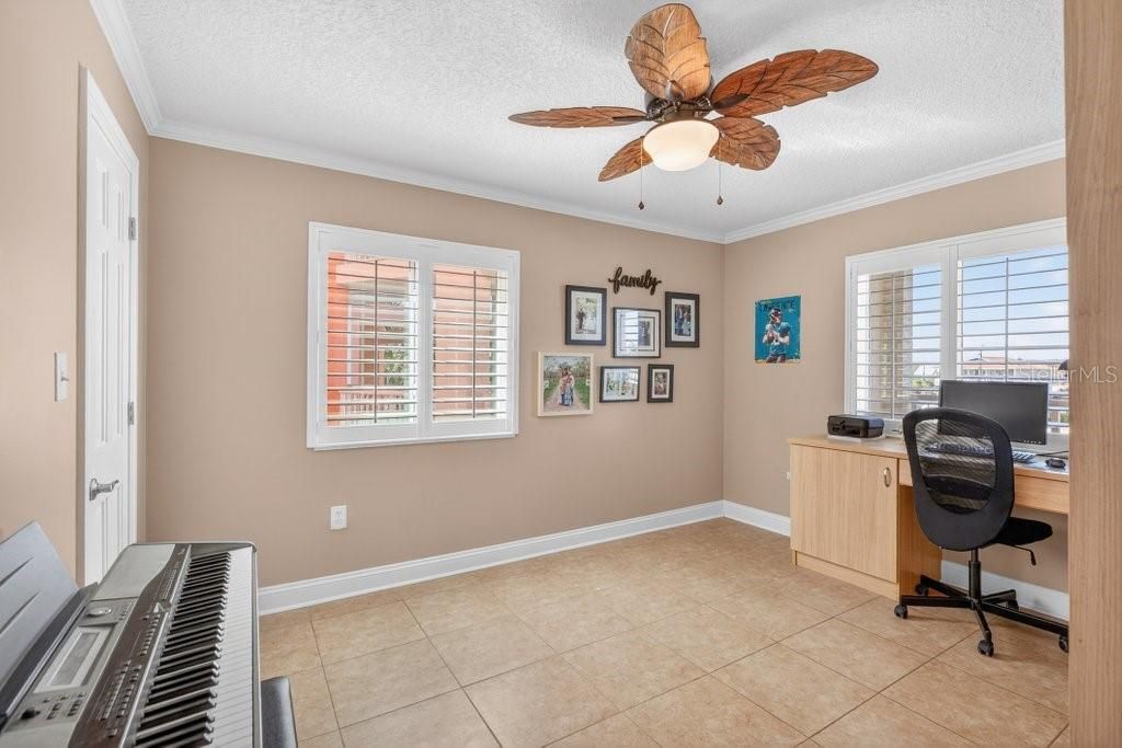 En Venta: $879,000 (3 camas, 2 baños, 1624 Pies cuadrados)