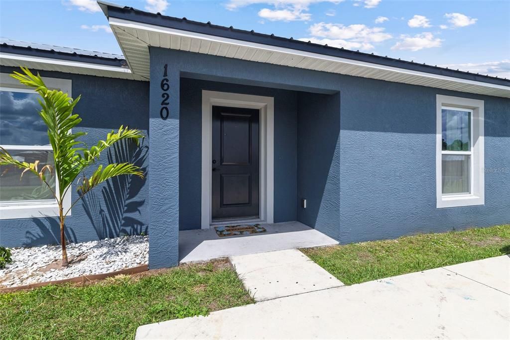 En Venta: $379,900 (4 camas, 2 baños, 1600 Pies cuadrados)