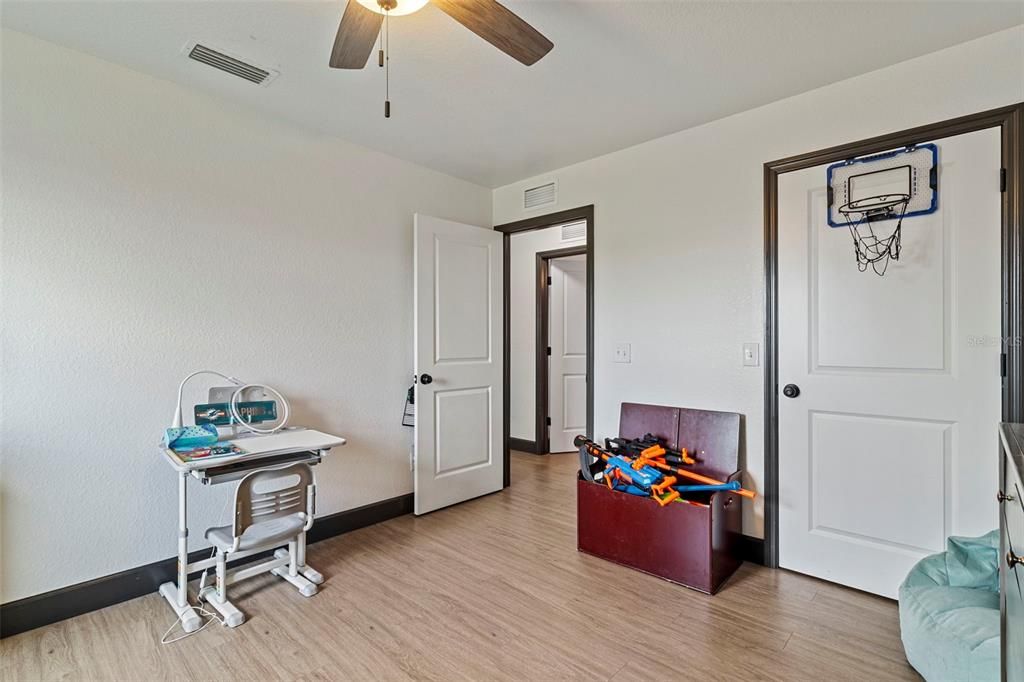 En Venta: $379,900 (4 camas, 2 baños, 1600 Pies cuadrados)