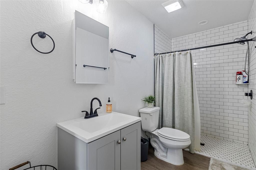 En Venta: $379,900 (4 camas, 2 baños, 1600 Pies cuadrados)