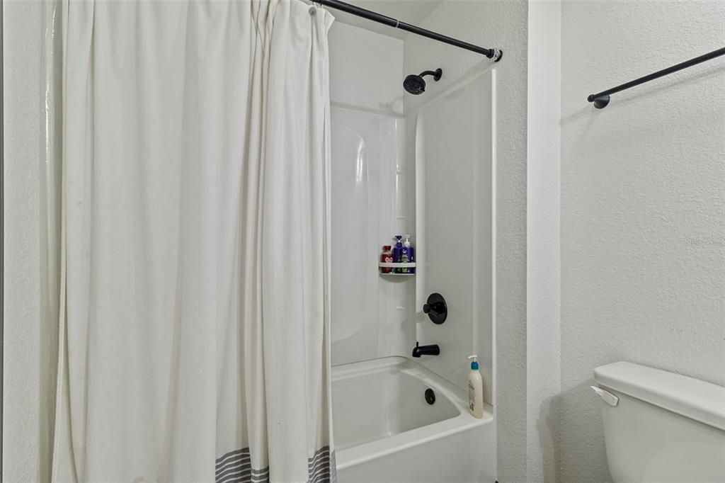En Venta: $379,900 (4 camas, 2 baños, 1600 Pies cuadrados)