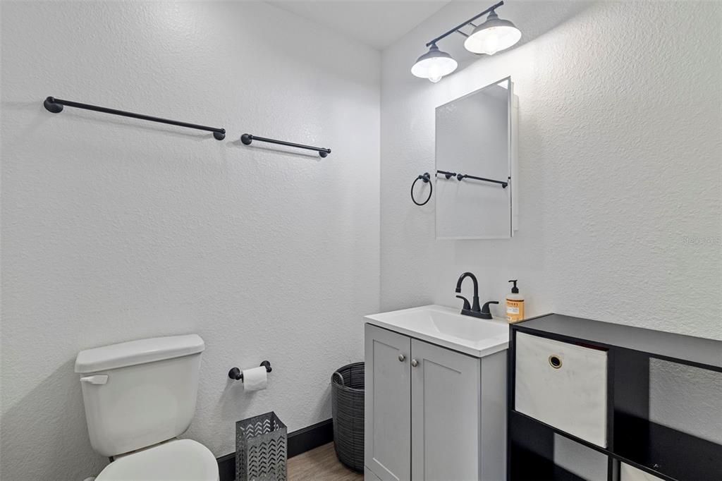 En Venta: $379,900 (4 camas, 2 baños, 1600 Pies cuadrados)