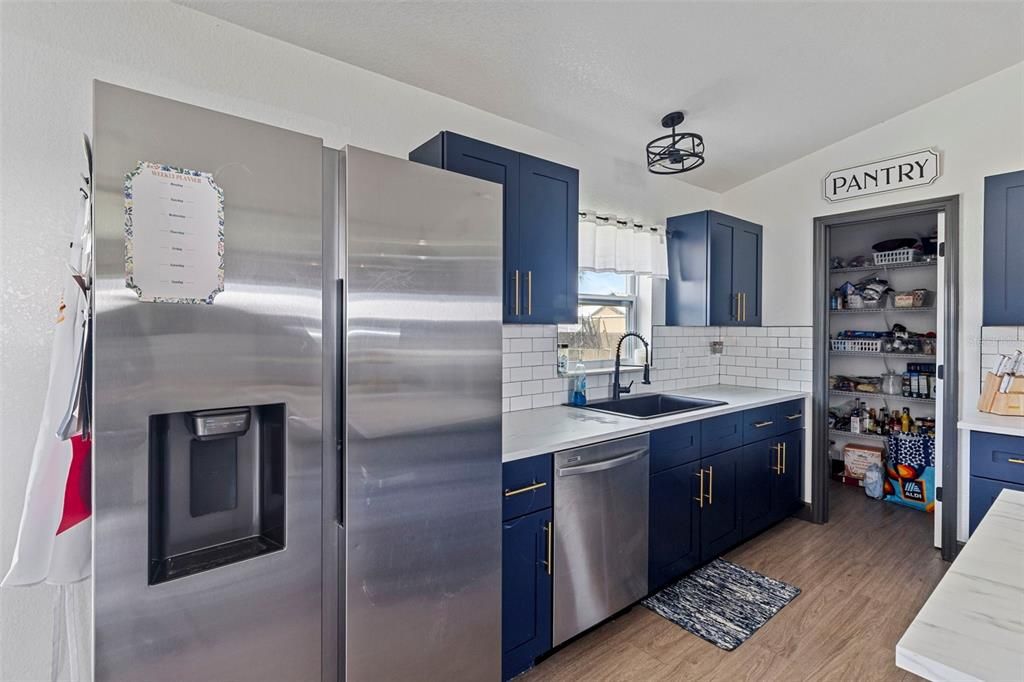 En Venta: $379,900 (4 camas, 2 baños, 1600 Pies cuadrados)