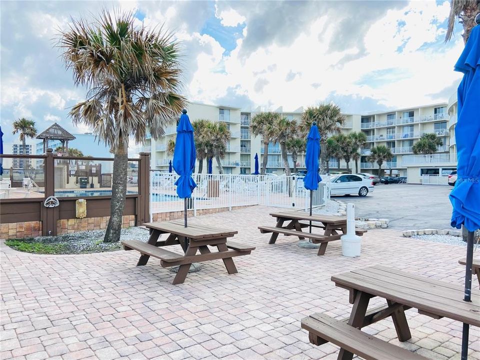 Active With Contract: $148,900 (1 beds, 1 baths, 563 Square Feet)