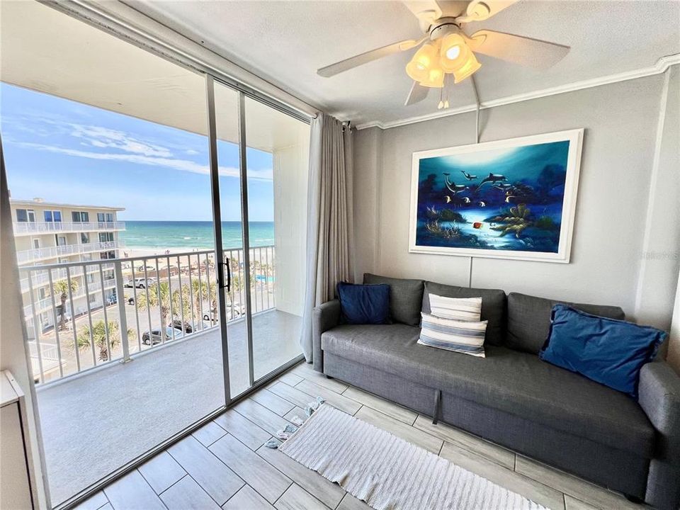 Active With Contract: $148,900 (1 beds, 1 baths, 563 Square Feet)