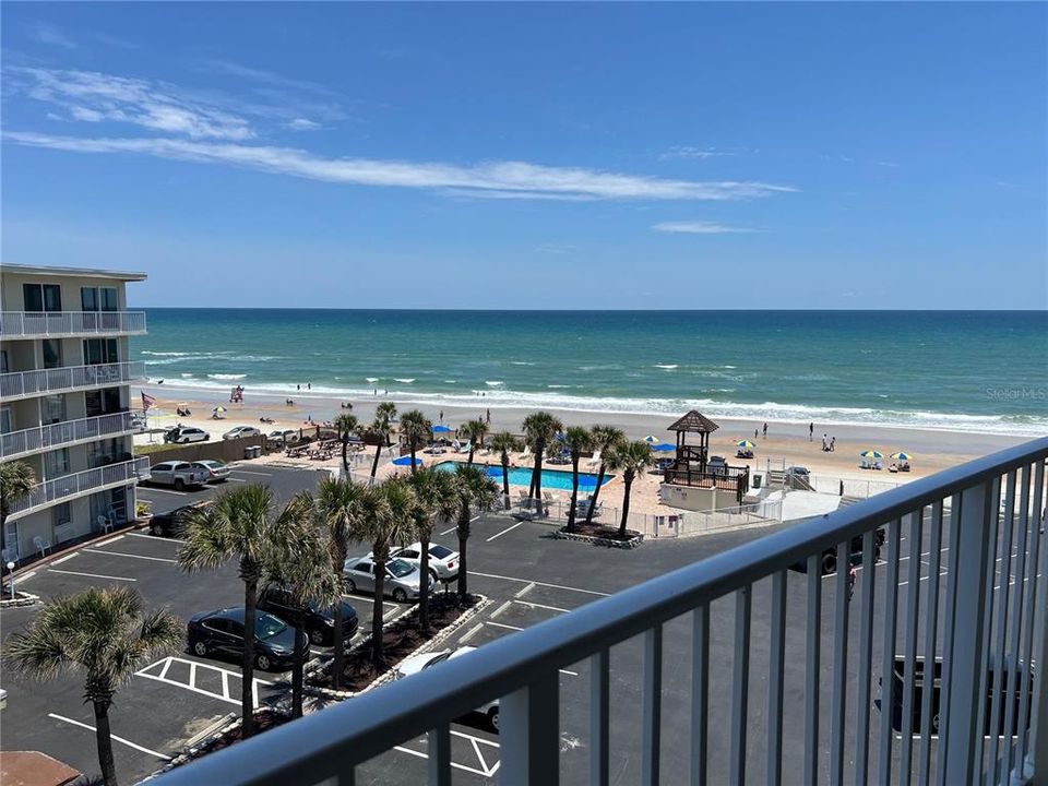 Active With Contract: $148,900 (1 beds, 1 baths, 563 Square Feet)