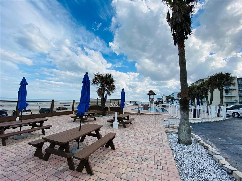 Active With Contract: $148,900 (1 beds, 1 baths, 563 Square Feet)