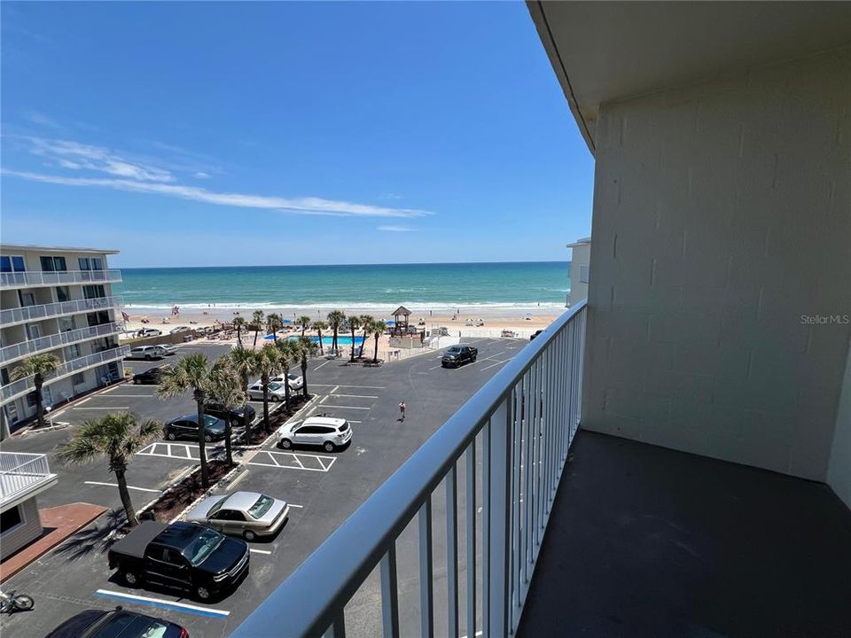 Active With Contract: $148,900 (1 beds, 1 baths, 563 Square Feet)