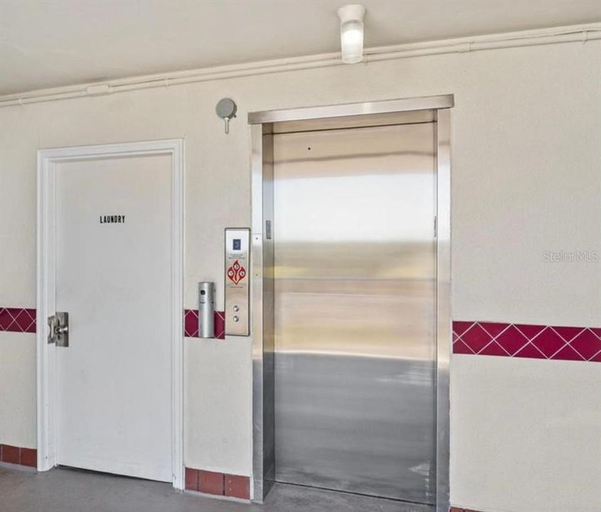 Active With Contract: $148,900 (1 beds, 1 baths, 563 Square Feet)