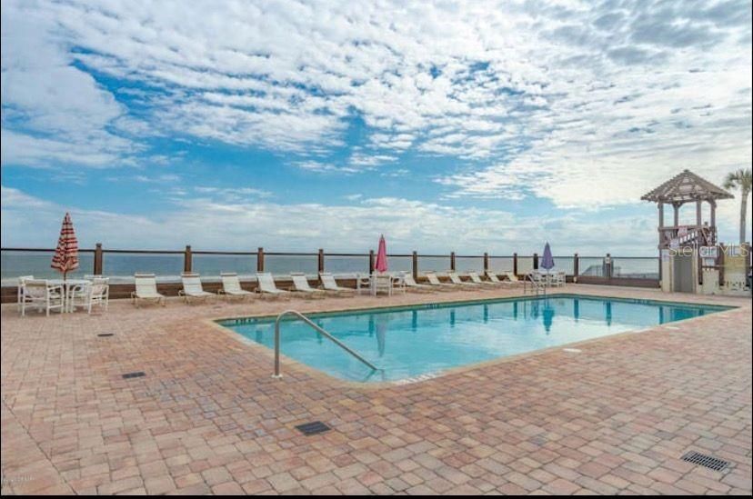Active With Contract: $148,900 (1 beds, 1 baths, 563 Square Feet)