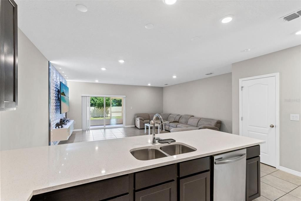 For Sale: $285,000 (3 beds, 2 baths, 1762 Square Feet)