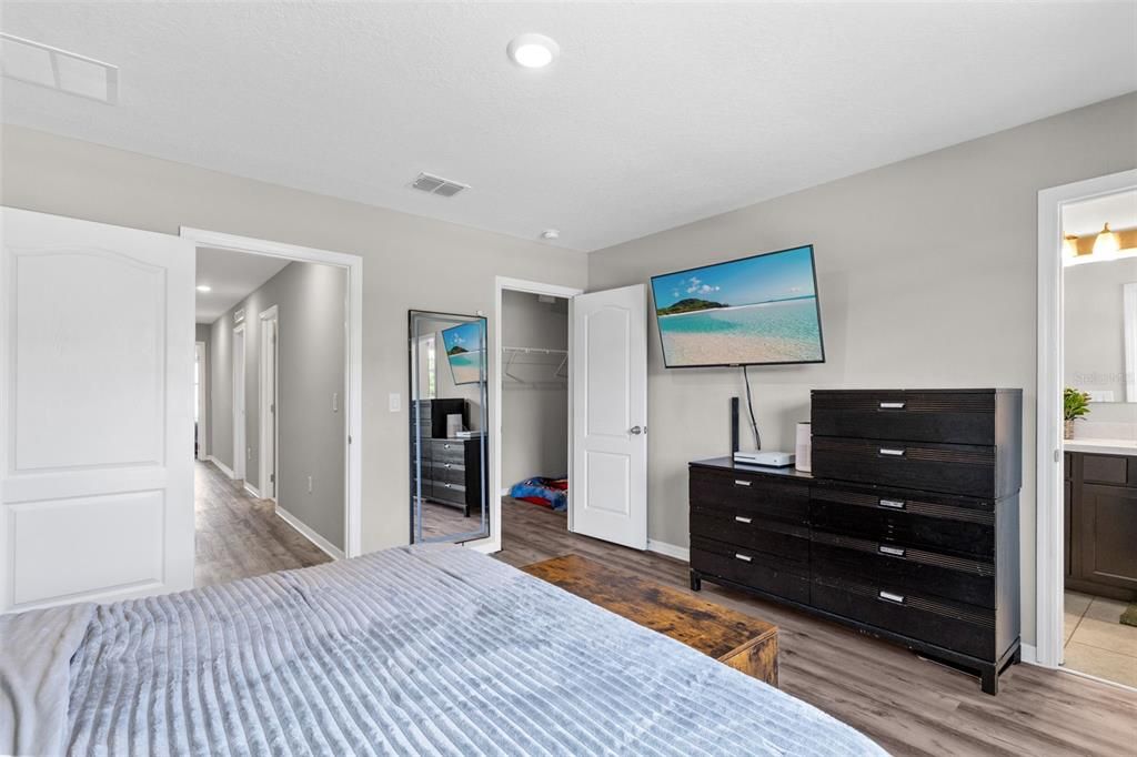 For Sale: $285,000 (3 beds, 2 baths, 1762 Square Feet)