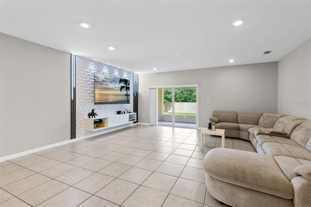 For Sale: $285,000 (3 beds, 2 baths, 1762 Square Feet)