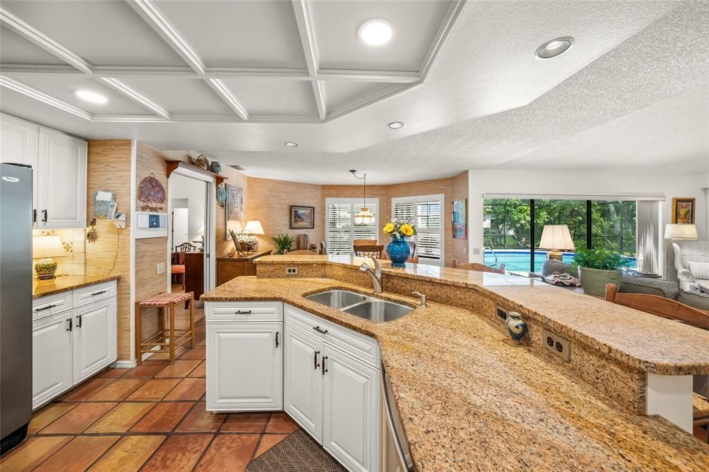 Activo con contrato: $895,000 (4 camas, 3 baños, 3012 Pies cuadrados)