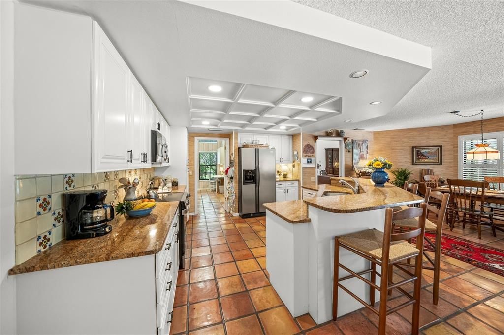 Activo con contrato: $895,000 (4 camas, 3 baños, 3012 Pies cuadrados)