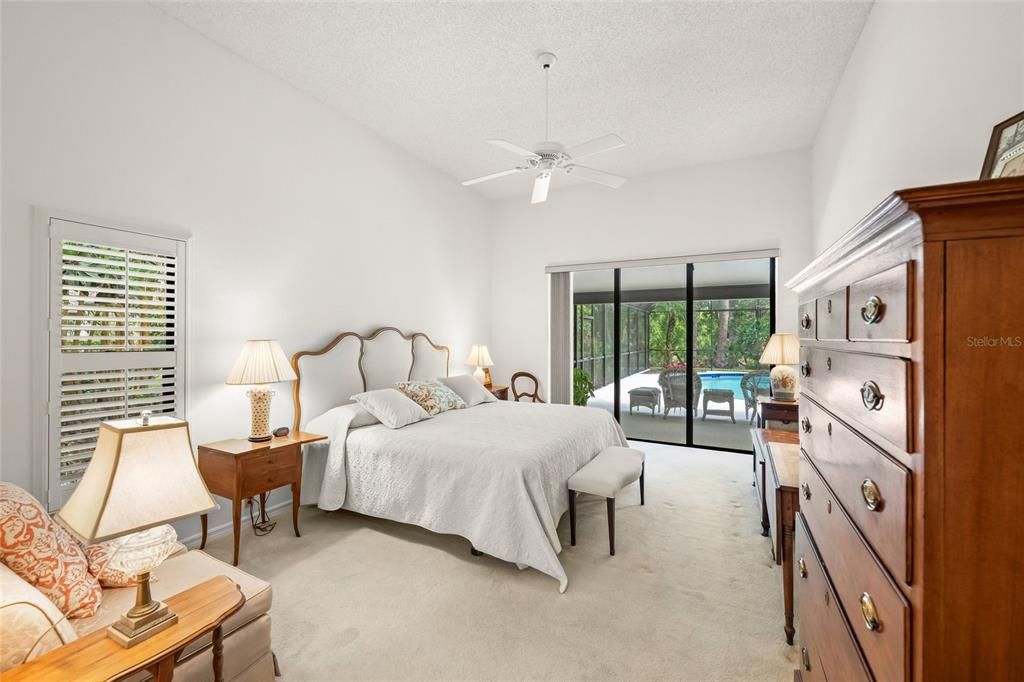 Activo con contrato: $895,000 (4 camas, 3 baños, 3012 Pies cuadrados)