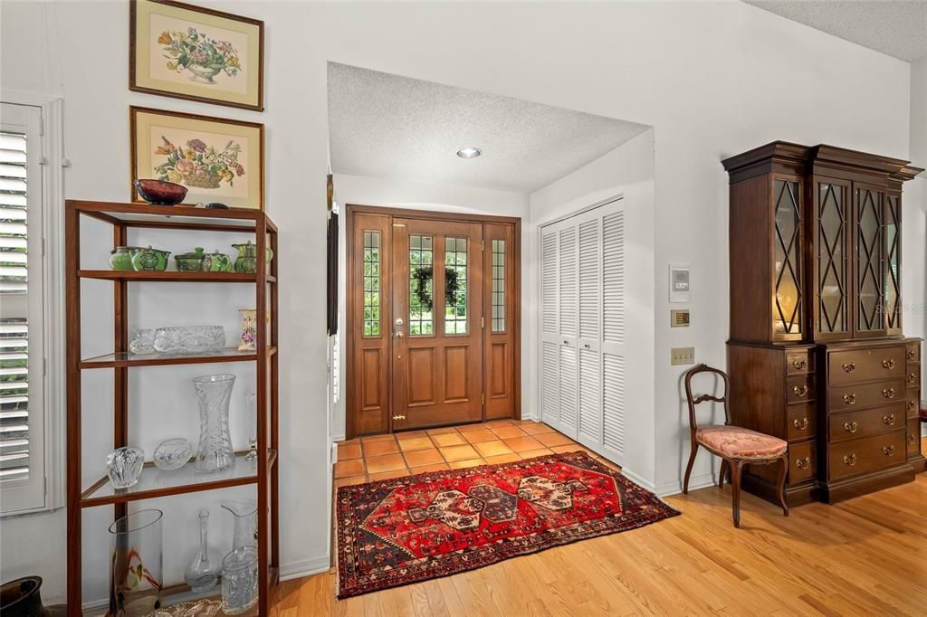 Activo con contrato: $895,000 (4 camas, 3 baños, 3012 Pies cuadrados)